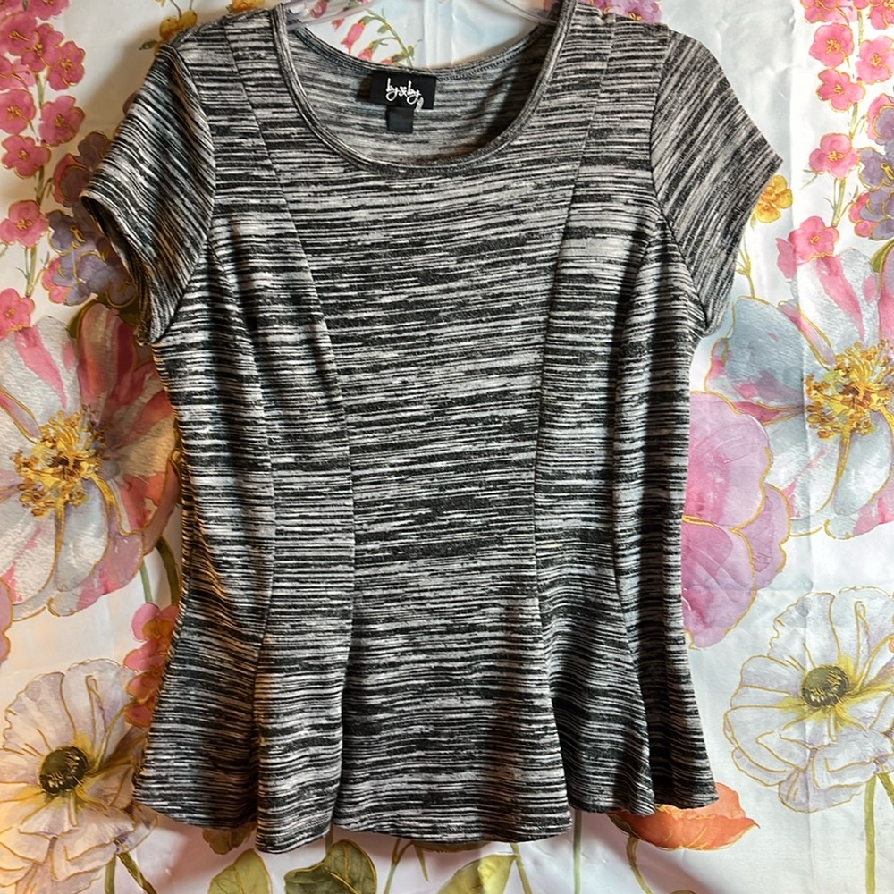 🔥Black and white fitted shirt size L